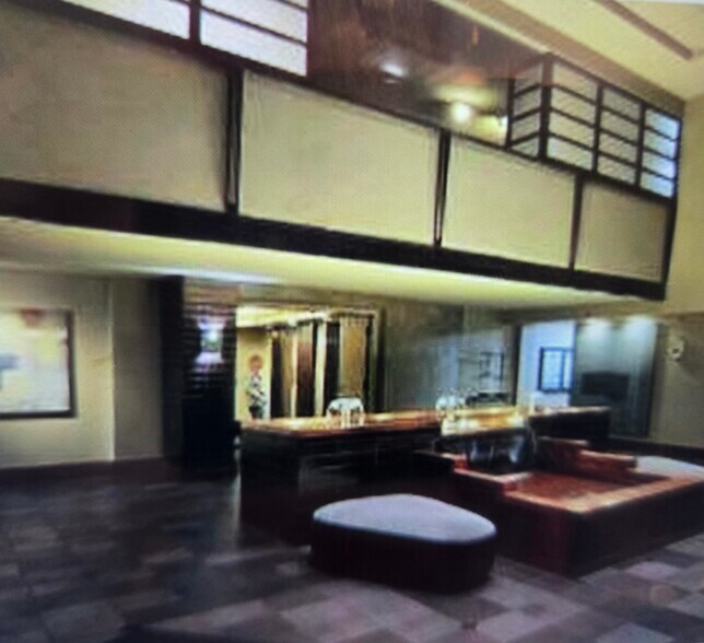 Lobby fitness level - 401 S 1st St