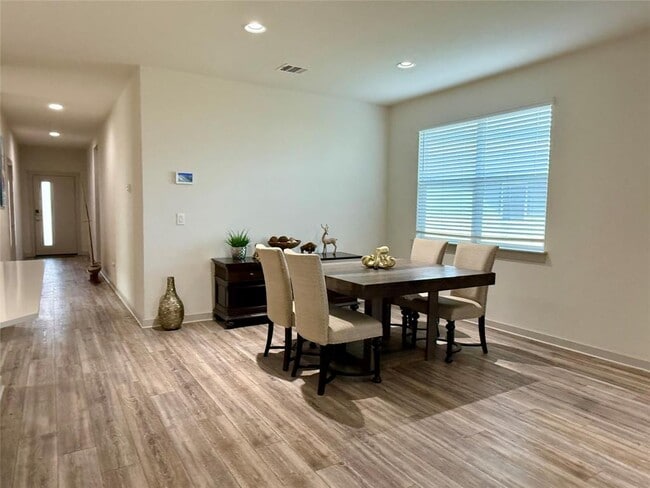 Building Photo - 160 Filifera Ct