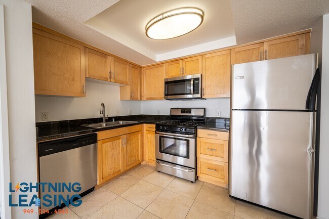 Building Photo - 937 Palm Ave