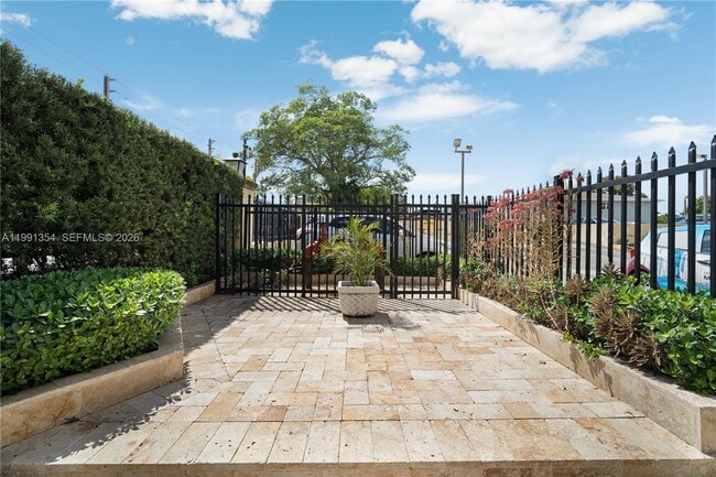 Building Photo - 300 NW 42nd Ave