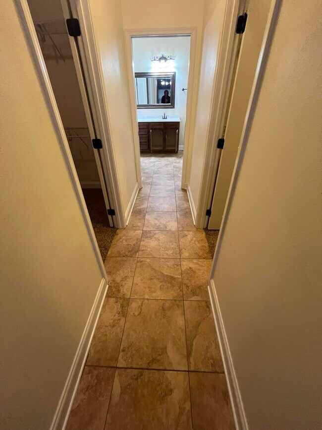 Building Photo - 808 Pine Alley St