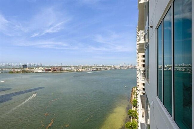 Building Photo - 900 Brickell Key Blvd