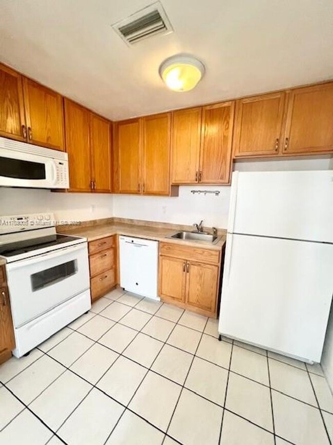 Building Photo - 5219 SW 43rd Terrace