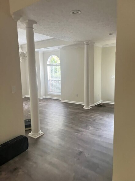Building Photo - 440 Arnell Ln
