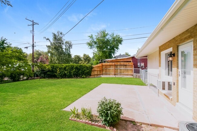Building Photo - Cozy 3 Bed, 1 Bath Pet-Friendly Home with ...