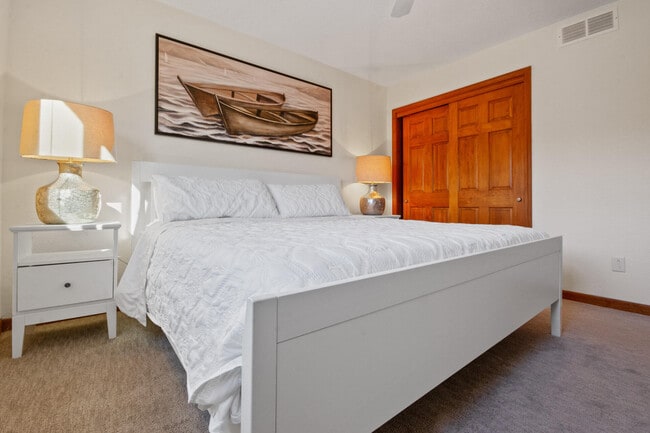 Building Photo - 204 Elmhurst Ct