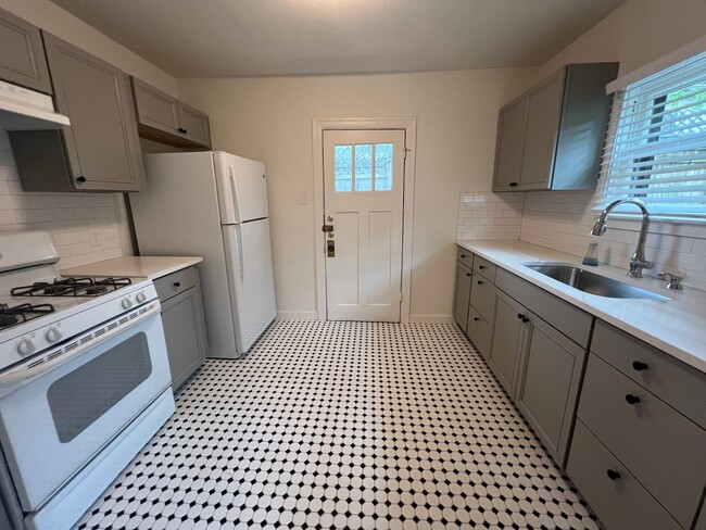 Building Photo - Cherrywood Bungalow for Rent