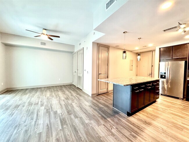 Building Photo - 9787 Katy Fwy
