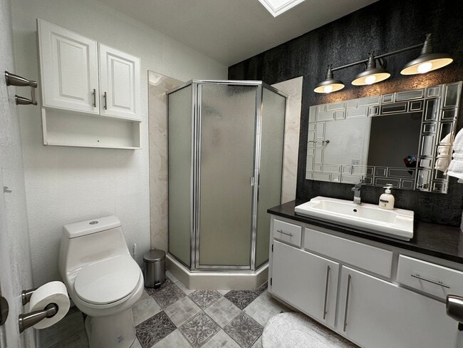 Building Photo - Furnished 3 Bedroom Condo across from Golf...