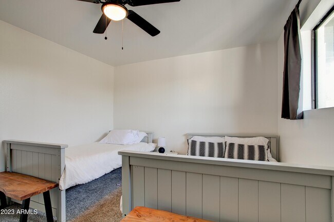 Building Photo - 1201 E Northview Ave