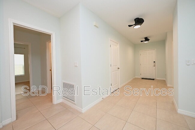Building Photo - 2028 Rosewood Cir
