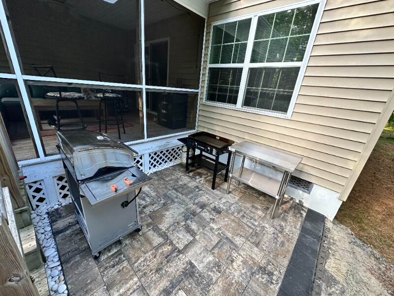 Building Photo - 137 Camelot Cir