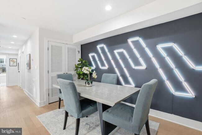 Building Photo - 616 Quebec Place NW