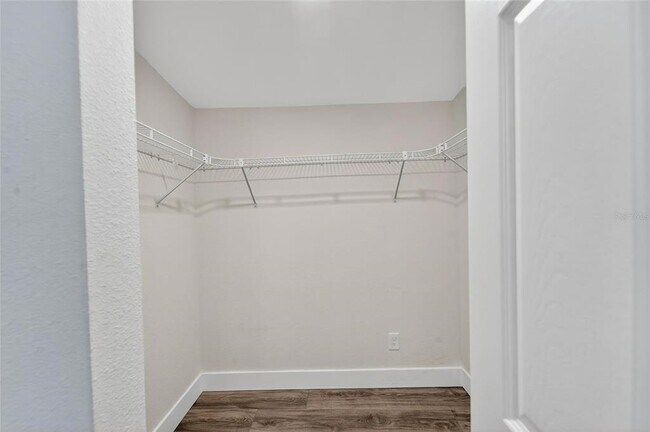 Building Photo - 2525 W Beach St