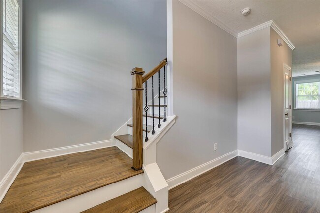 Building Photo - 445 Longmeadow Dr