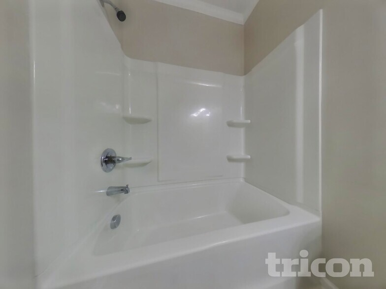 Building Photo - 45 Oak Hollow Way