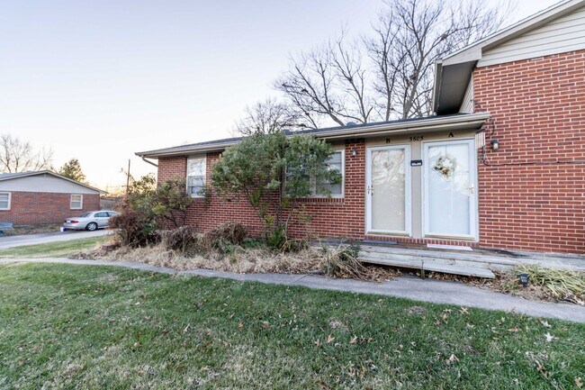 Building Photo - 3605 S Rock Quarry Rd