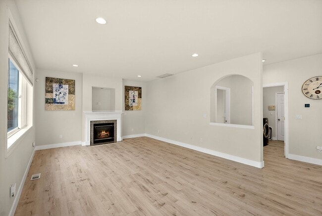 Building Photo - Immaculate 4-Bed Federal Way Home | Smart Tech, Tesla Charger, & Near JBLM!