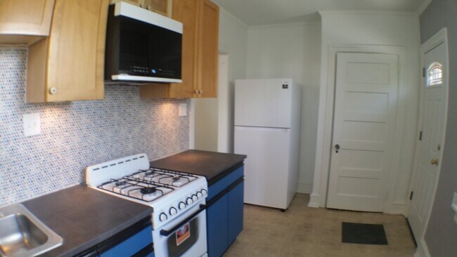 Kitchen - 5008 Penn St