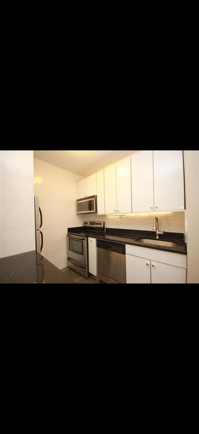 Building Photo - 44 Sherman Ave