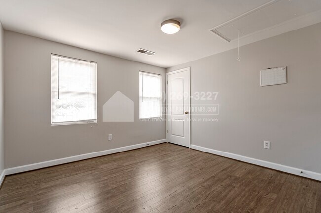 Building Photo - 2614 Kent Village Dr