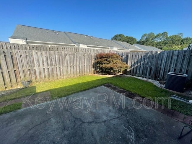 Building Photo - 208 Satomi Way