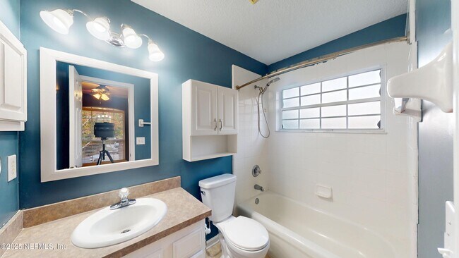 Building Photo - 281 Village Green Ave