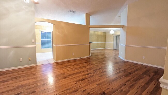 Building Photo - 2097 Deercroft Dr