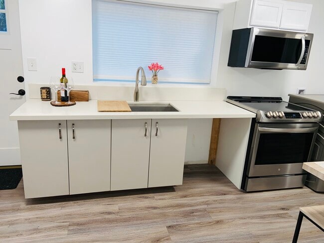 Building Photo - 2440 Wickstrom Pl SW