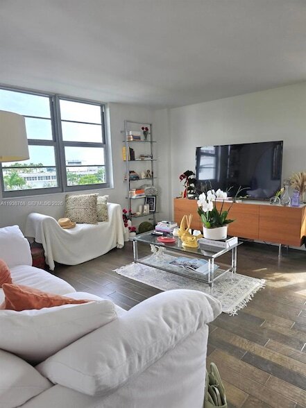 Building Photo - 5 Island Ave