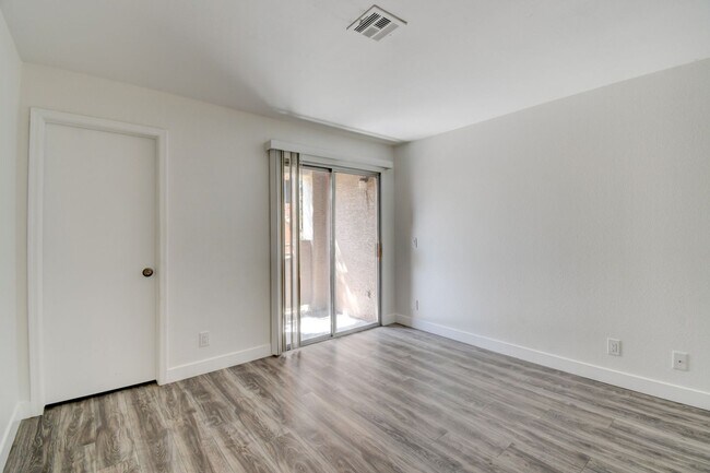 Building Photo - 6867 Tamarus St