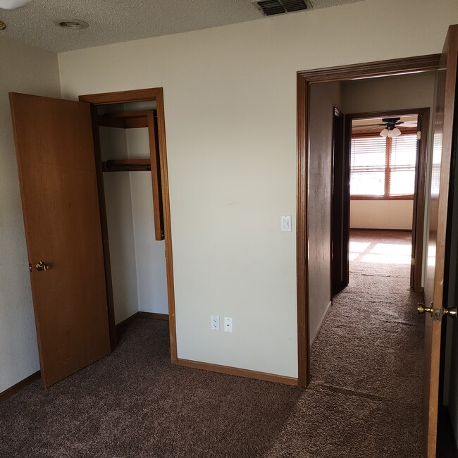 Building Photo - 7512 E 17th St N