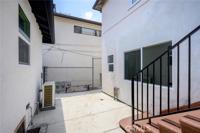 Building Photo - 1009 W Angeleno Ave