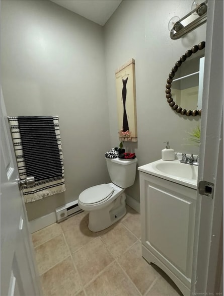 Building Photo - 208 Buckingham St