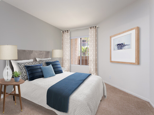 Renovated Apartment Bedroom - eaves Old Town Pasadena