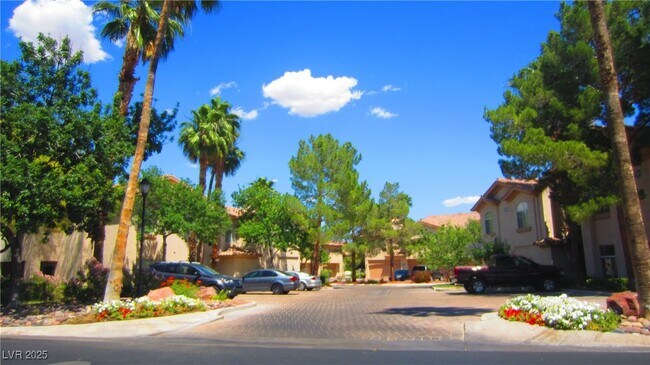 Building Photo - 2050 W Warm Springs Rd