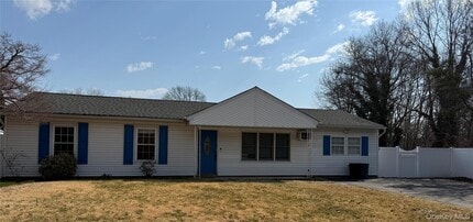 Building Photo - 549 Blue Point Rd