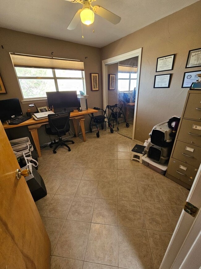 Building Photo - Unique location, breathtaking views, wonde...