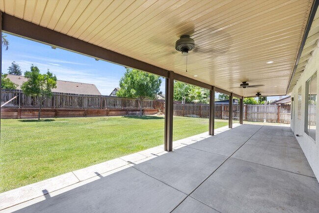 Building Photo - 10303 Roehampton Ave