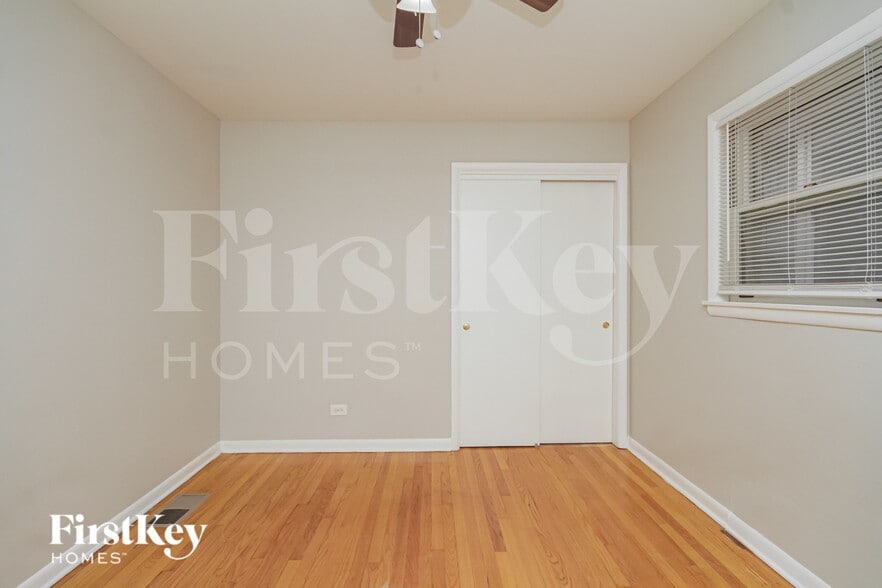 Building Photo - 6204 S Kildare Ave