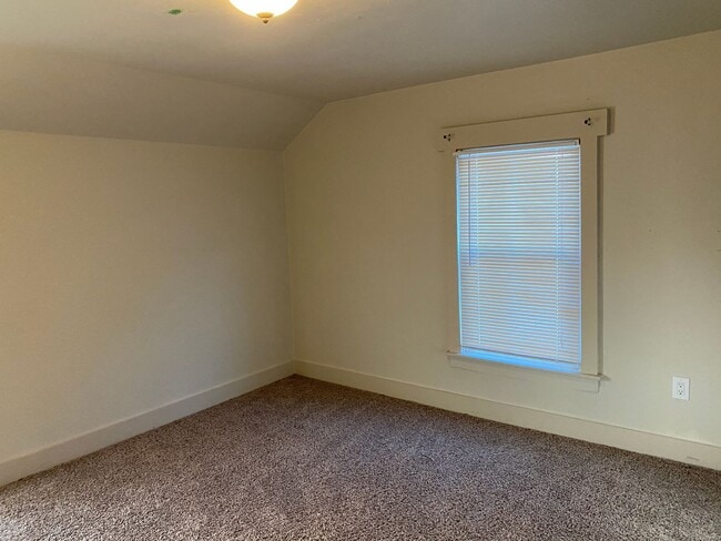 Building Photo - 802 3rd Ave SE