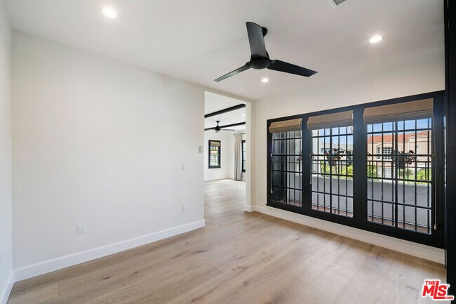 Building Photo - 458 N Sierra Bonita Ave