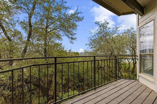 Building Photo - $1,500/mo – 2BR/1BA Condo in Northwest Austin with Stone Fireplace & Balcony