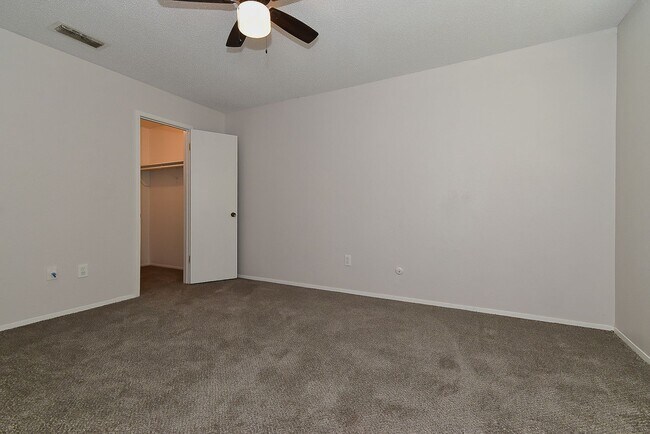 Building Photo - 1703 La Fontaine Ln