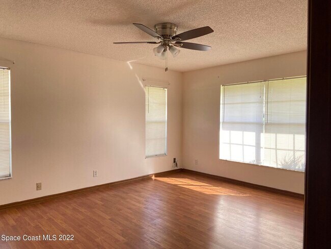 Building Photo - 1710 Apricot Dr