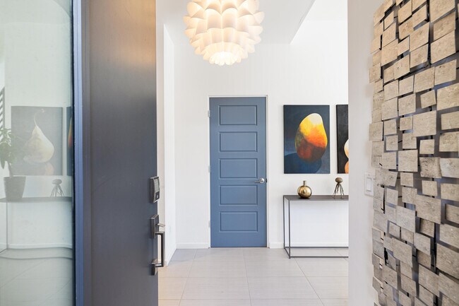 Building Photo - 483 Beacon Way