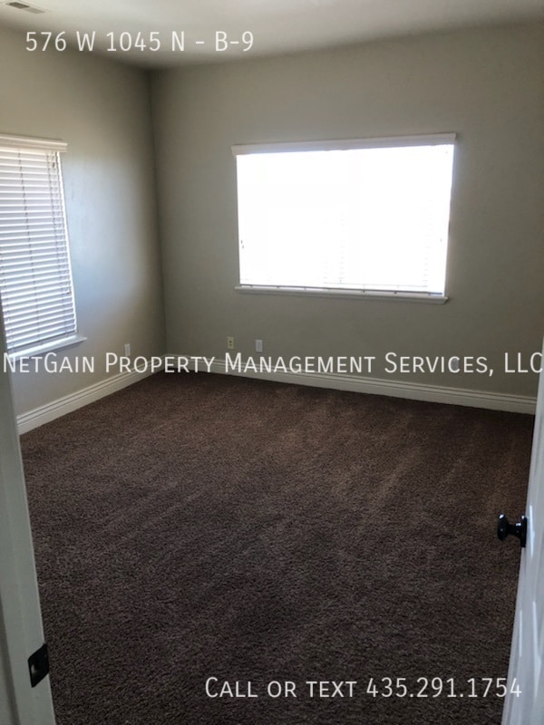 Building Photo - 576 1045