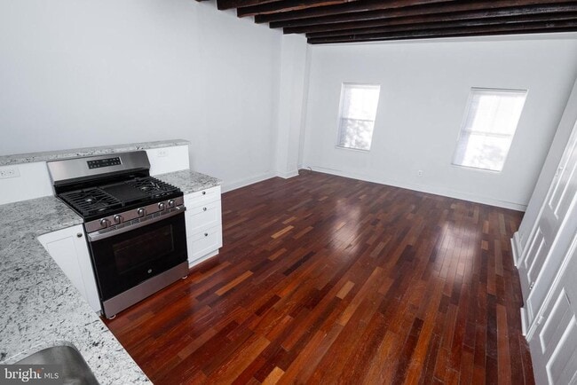 Building Photo - 633 N 3rd St