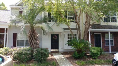 Building Photo - Available July 1st. Oak Bluff Townhome N C...