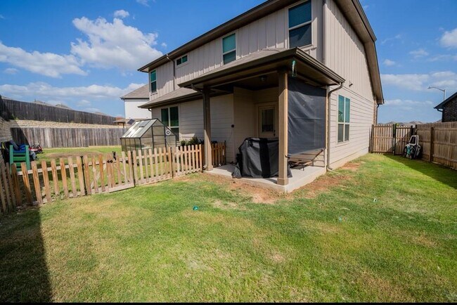 Building Photo - 121 Cloyce Ct